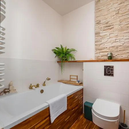 Klobucka Urban Jungle Studio Варшава