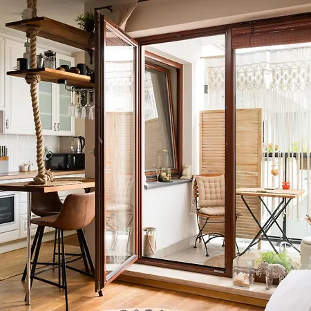 Klobucka Urban Jungle Studio Apartment Warsaw