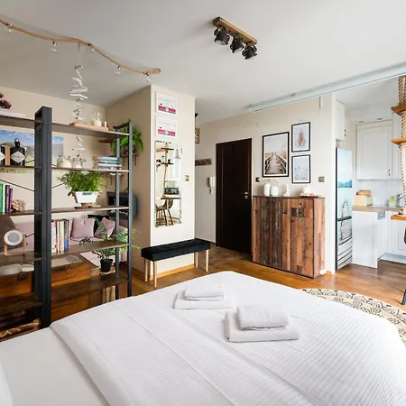 Apartment Klobucka Urban Jungle Studio Warsaw